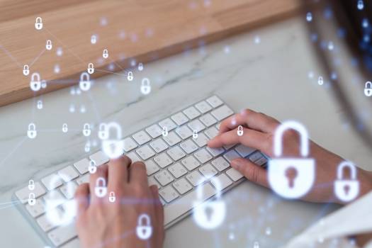 Kibernetska varnost v podjetjih: Izpostavljenost in grožnje v letu 2022